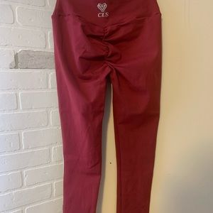 CLS high waisted, capri, scrunch booty leggings M